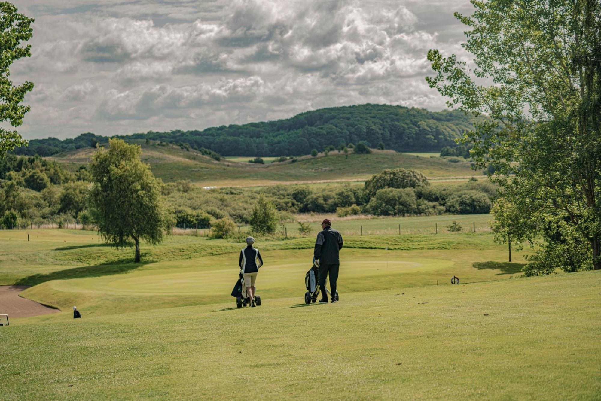 Tegelvillan Pa Golfbanan Oxie Buitenkant foto